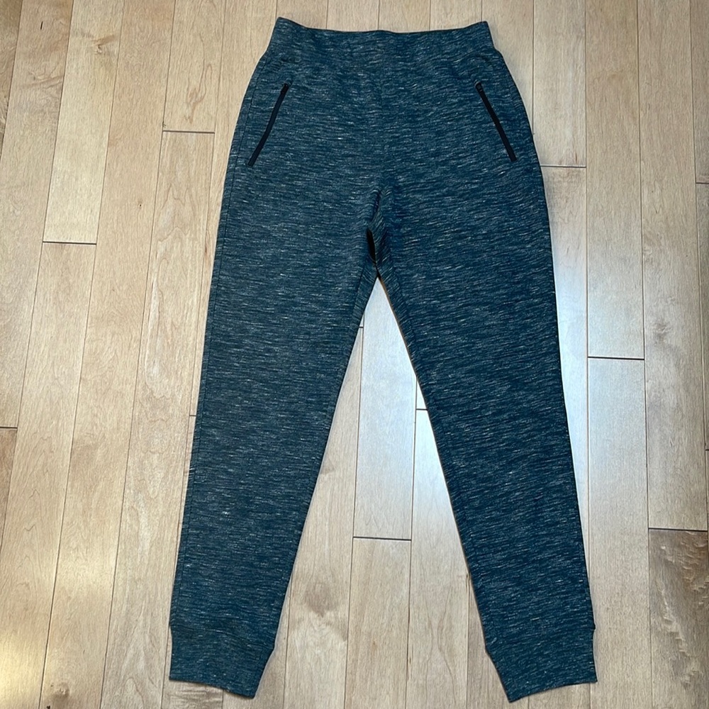 Uniqlo Men’s sweat pants with zipper pockets SzS